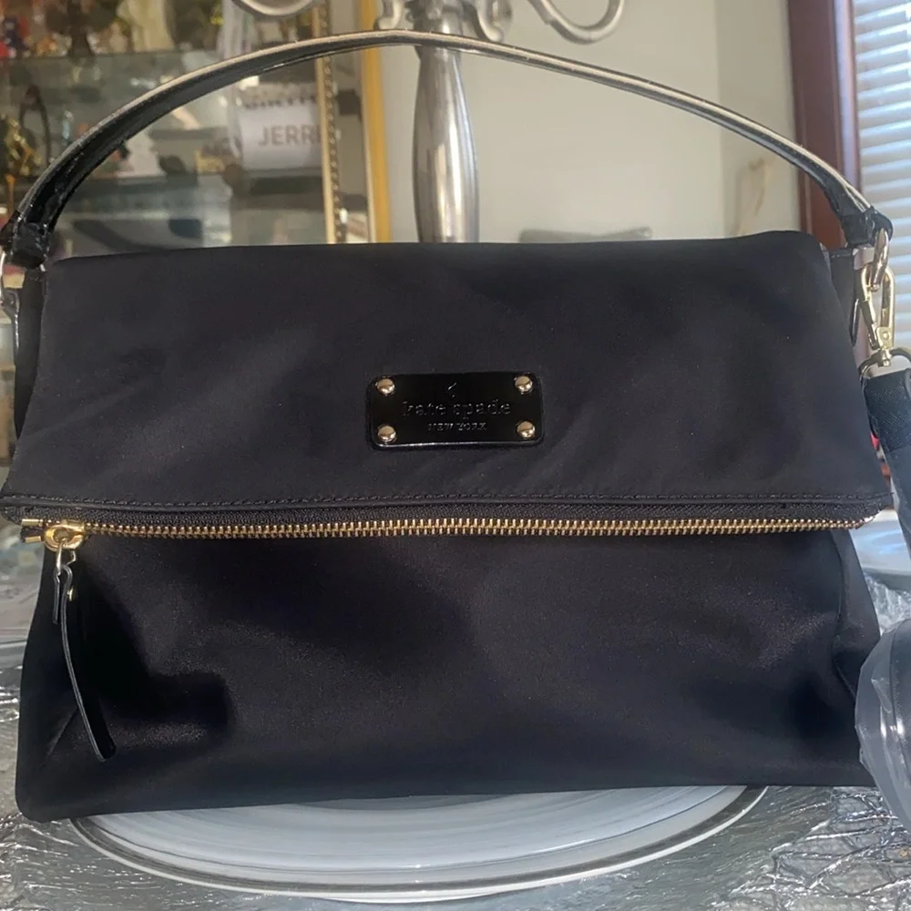 KATE SPADE Nylon bag w/patent leather trim! EUC! - Picture 3 of 16